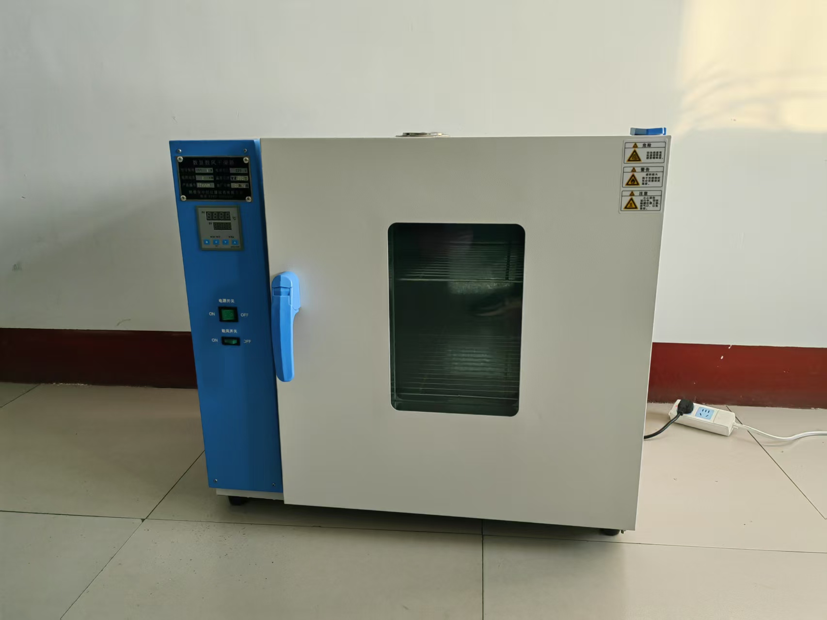 數顯鼓風干燥箱使用注意事項